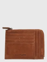 Billetera de cuero color caramelo con cierre perimetral. Cuenta con un compartimento con cierre para monedas y siete compartimentos para tarjetas de cada lado. Tiene tecnología RFID para bloqueo de escaneo de datos.