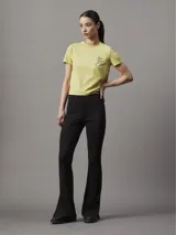 Pantalón legging acampanado de punto Milano color negro, con cintura elástica con logo de Calvin Klein.