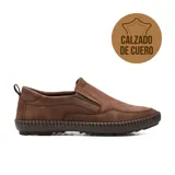 Zapato casual marrón de cuero, tipo mocasín, con elásticos laterales y pespuntes decorativos.