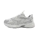Zapatillas urbanas Paddock Equal, color blanco con detalles en beige y plateado, de malla y cuero sintético.