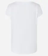 Remera deportiva blanca de microfibra leve con cuello redondo, mangas cortas y bajo redondeado.