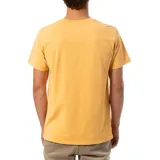 Remera amarilla de manga corta con bolsillo en el pecho.
