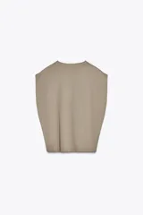 Camiseta azul de algodón con cuello redondo y mangas cortas caídas.
