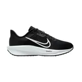 Championes de running Nike Quest 6, color negro con detalles en blanco.
