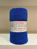Toalla de microfibra azul, de secado rápido, super absorbente, ligera y fácil de transportar.