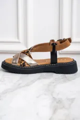 Sandalia de cuero con plataforma, tiras cruzadas en animal print, dorado y marrón.