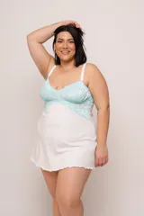 Babydoll blanco con corpiño de puntilla elastizada color celeste y breteles elásticos regulables.