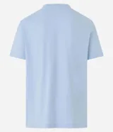 Remera celeste de media malla, corte comfort, cuello redondo, manga corta y bolsillo en el pecho.