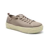 Championes Skechers BOBS Copa color beige, de estilo casual con plataforma y cordones. Capellada de lona y cuero sintético con forro de rizo. Plantilla acolchada Memory Foam y suela de tracción flexible.