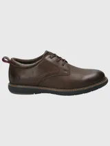 Zapato acordonado de cuero color caramelo, con plantilla hipoalergénica combinada con BLOOM® y suela de Eva con cortes que brindan mayor flexibilidad al caminar.
