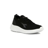 Championes deportivos Diadora modelo Montelusa, color negro con logo en gris oscuro. Presentan un diseño de tejido de punto (knit) en la parte superior y una suela gruesa y texturizada de color blanco.