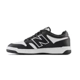 Championes urbanos New Balance modelo BB 480, color negro y blanco, con logo "N" característico en los laterales.