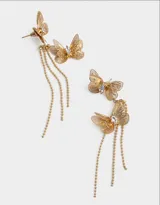 Aros colgantes largos dorados con dos mariposas y strass.