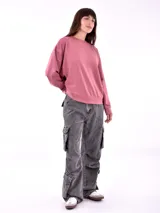 Buzo deportivo color rosa viejo, de corte holgado y mangas largas.