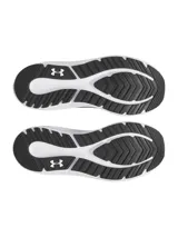 Championes de running Under Armour Charged Pursuit 4, color negro con logo blanco. Capellada de malla transpirable y entresuela Charged Cushioning para mayor amortiguación y respuesta.
