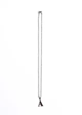 Cadena plateada de acero quirúrgico con dije de la letra A.