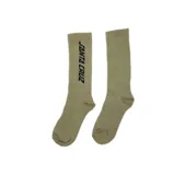 Medias color beige con logo de Santa Cruz en negro.