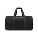 Bolso tipo duffle negro con logo de la marca estampado en gris. Tiene doble asa de mano y correa de hombro ajustable.