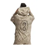 Buzo negro con capucha y cierre completo, de la línea Project Rock de Under Armour. Tiene estampado camuflado en tonos grises y logo de la marca en el pecho.