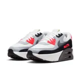 Zapatillas Nike Air Max 90 Lv8 de mujer, con capellada blanca, detalles en gris, negro y rojo.