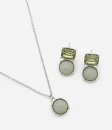 Conjunto de collar corto y caravanas con colgante redondo en resina.