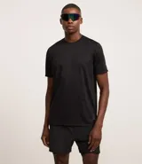 Remera deportiva negra de poliéster y elastano, con tecnología Dry, cuello redondo, manga corta y estampa jacquard.