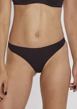 Bombacha vedetina de microfibra color negro, sin costuras y con fundillo de algodón.