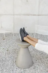 Zapatillas blancas de lana merino, diseño minimalista y atemporal, sin género y para todas las edades. Capellada y forro de lana merino, suela de EVA.