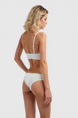 Tanga negra con cintura ancha.