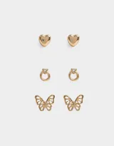 Set de tres pares de aros dorados con pasantes de corazón, mariposa de metal y strass.