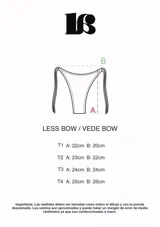 Conjunto de bikini lila con corpiño triangular y bombacha cavada con lazos laterales.