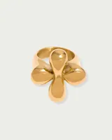 Anillo dorado de acero quirúrgico hipoalergénico con baño en oro 18K, con diseño de flor.