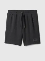 Short deportivo de hombre color gris oscuro, con cintura elástica ajustable con cordón y logo de Gap bordado en la pierna derecha.