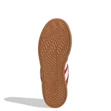 Championes Adidas Grand Court Alpha, color rojo con detalles en blanco. Zapatillas de cuero con las tres tiras clásicas de Adidas en los laterales y suela de goma.