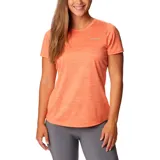 Remera deportiva Columbia color gris con estampado de líneas horizontales y logo de la marca en el pecho.