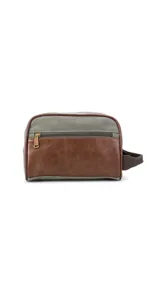 Neceser combinado en tela canvas color verde y símil cuero color marrón. Cuenta con asa de mano y doble cierre.