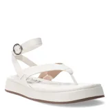 Sandalia blanca con plataforma, tira delantera y pulsera con hebilla al tobillo.