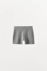 Bóxer gris de tiro alto confeccionado en mezcla de modal con cintura elástica, costuras marcadas y acabados en ondas.