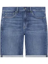 Bermuda de jean azul de corte slim con dobladillo. Diseño de cinco bolsillos y talle medio.