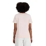 Remera rosa claro de algodón con logo de New Balance estampado en blanco en el pecho.