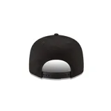 Gorro New Era negro con el logo de Los Angeles Dodgers bordado en blanco en el frente.