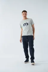 Pantalón de jogging gris melange, corte recto, con bolsillos laterales y logo en grifa de goma.