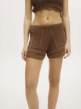 Short tejido a crochet color verde azulado, con cintura elastizada.