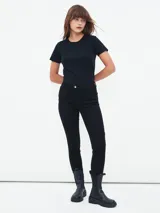Pantalón jean skinny color azul claro.