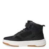 Championes de caña alta color negro, con cordones y ajuste de velcro en el tobillo. Suela blanca con base marrón.