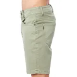 Bermuda de gabardina color verde militar, corte recto y largo a la rodilla.