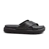 Sandalias negras con plataforma, tiras cruzadas con apliques brillantes y suela track.