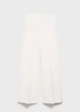 Pantalón de vestir blanco de corte recto y largo.