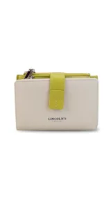 Billetera mediana de símil cuero color blanco hueso con detalles en rojo coral. Posee una presilla de cierre en la parte frontal y cierres de cremallera visibles en el borde superior.