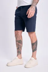 Bermuda casual clásica color azul marino.